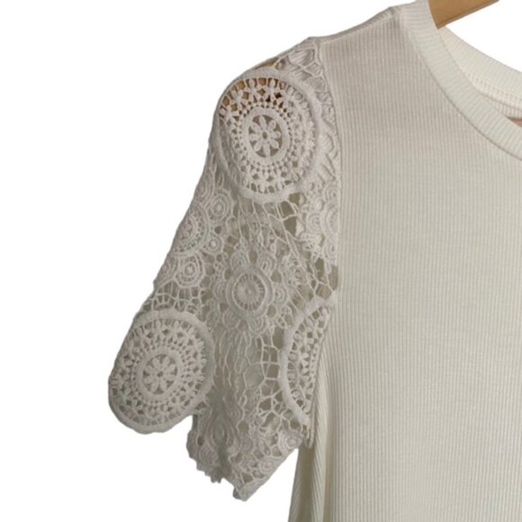 NWT Altar'd State White Embossed Sleeve Top with Ruffle Hem Small - Picture 4 of 6
